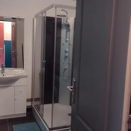 Prázdninový dům Confortable Avec Jardin, Wifi Et Equipements Modernes En Plein Coeur D'un Village Paisible. - Fr-1-510-211